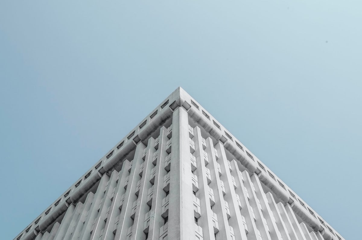 马丁靴搭配裤装全攻略 穿出专属你的酷感风格