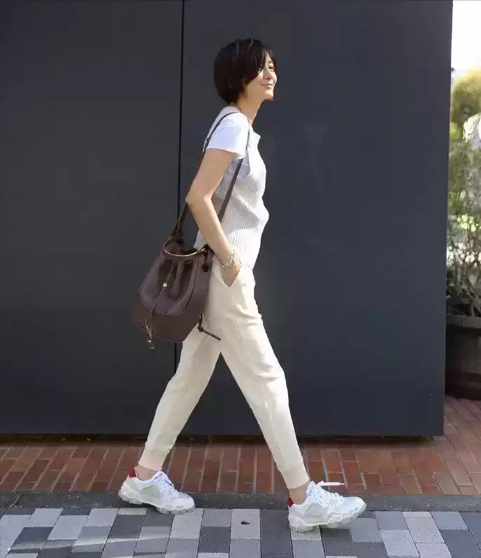 休闲穿衣搭配艺术:越休闲越讲究?揭秘“休闲风”的优雅穿搭技巧 休闲穿衣搭配艺术:越休闲越讲究?揭秘“休闲风”的优雅穿搭技巧