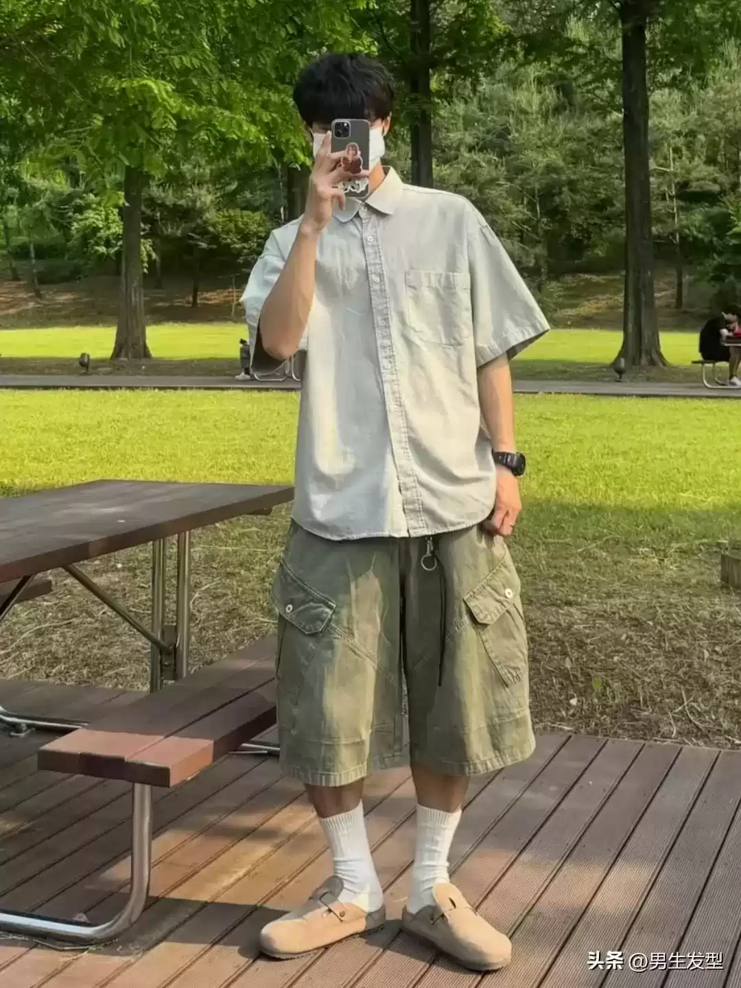 2025年男士松弛感穿搭风潮:3套清新简约搭配,轻松穿出帅气范儿 2025年男士松弛感穿搭风潮:3套清新简约搭配,轻松穿出帅气范儿