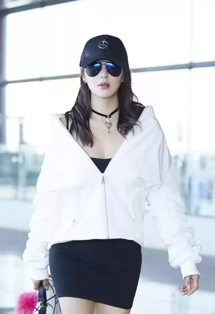 沙漏型身材穿搭全攻略:巧妙平衡术,告别显胖轻松驾驭少女风 沙漏型身材穿搭全攻略:巧妙平衡术,告别显胖轻松驾驭少女风