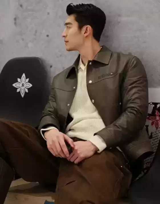 男人时尚穿衣搭配 今年男人“最圈粉”的打扮：上半身穿夹克，下半身配牛仔裤，真酷