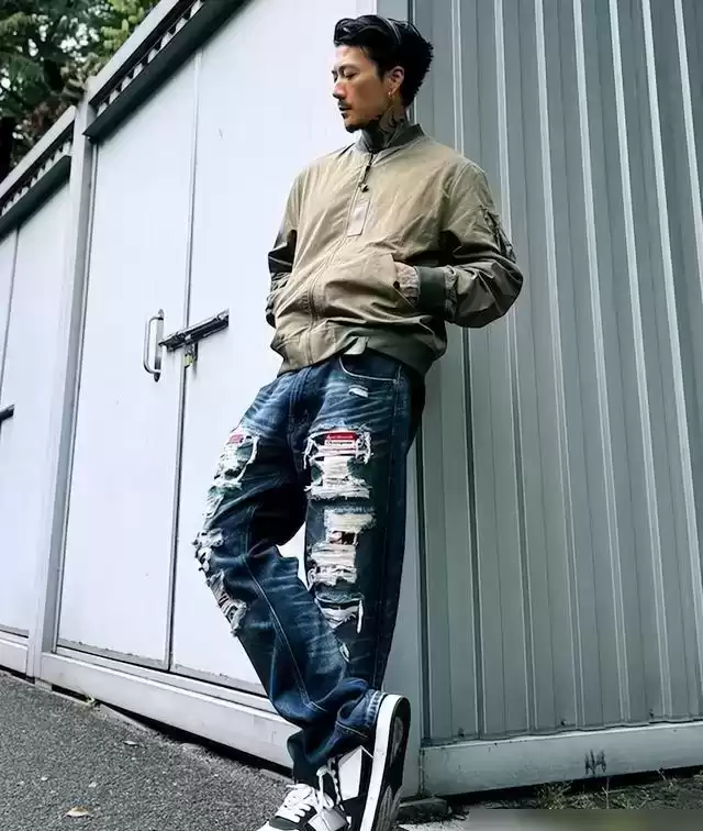 男人时尚穿衣搭配 今年男人“最圈粉”的打扮：上半身穿夹克，下半身配牛仔裤，真酷