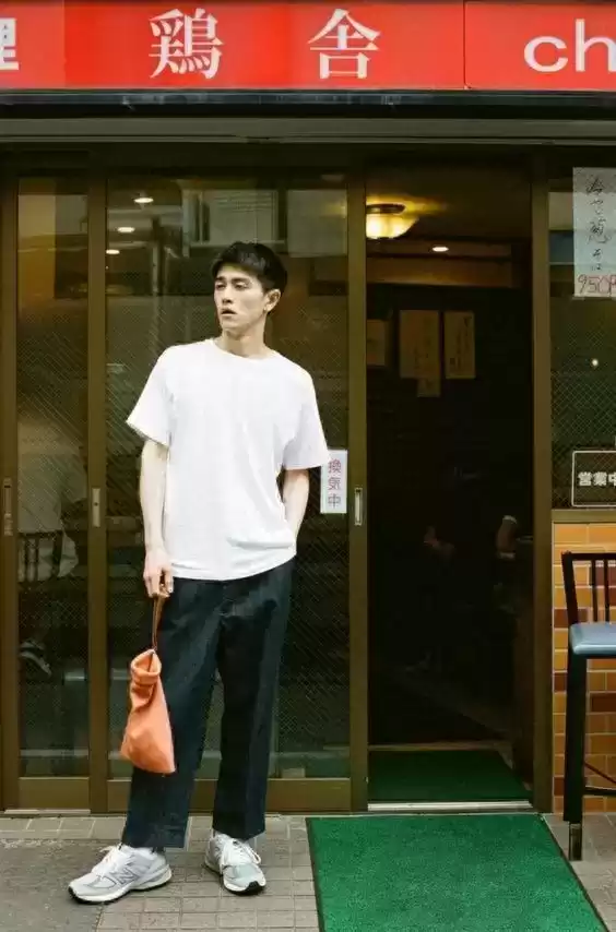 瘦高男生穿搭全攻略：3种服装巧妙搭配，塑形显壮更具男性魅力