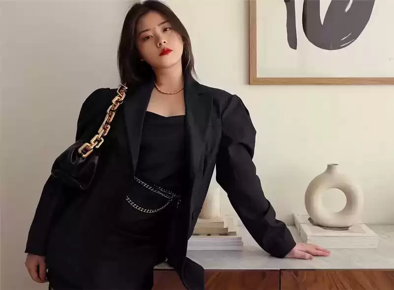 矮胖女生夏季穿搭秘籍:130斤博主显瘦造型指南 矮胖女生夏季穿搭秘籍:130斤博主显瘦造型指南