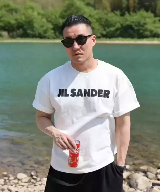 40岁男士穿搭蜕变指南:摒弃陈旧造型,成就高级显高风范 40岁男士穿搭蜕变指南:摒弃陈旧造型,成就高级显高风范