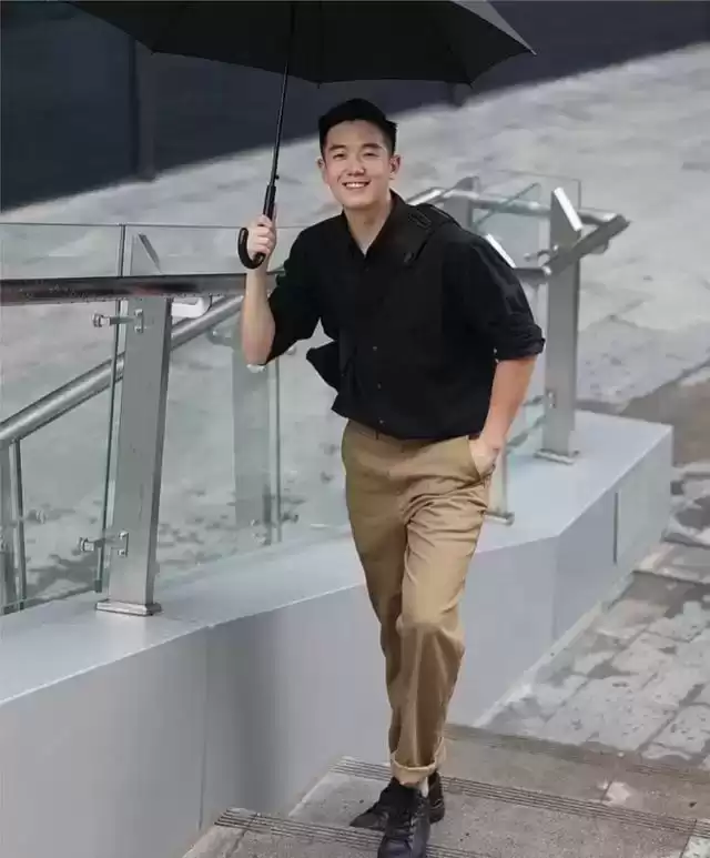 40岁男士穿搭蜕变指南:摒弃陈旧造型,成就高级显高风范 40岁男士穿搭蜕变指南:摒弃陈旧造型,成就高级显高风范