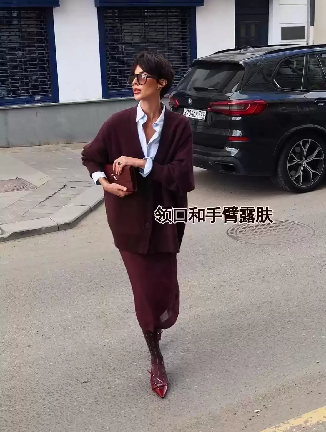 2025年安可拉红穿搭风潮:年龄无界显白利器,中年女性的时尚秘籍 2025年安可拉红穿搭风潮:年龄无界显白利器,中年女性的时尚秘籍