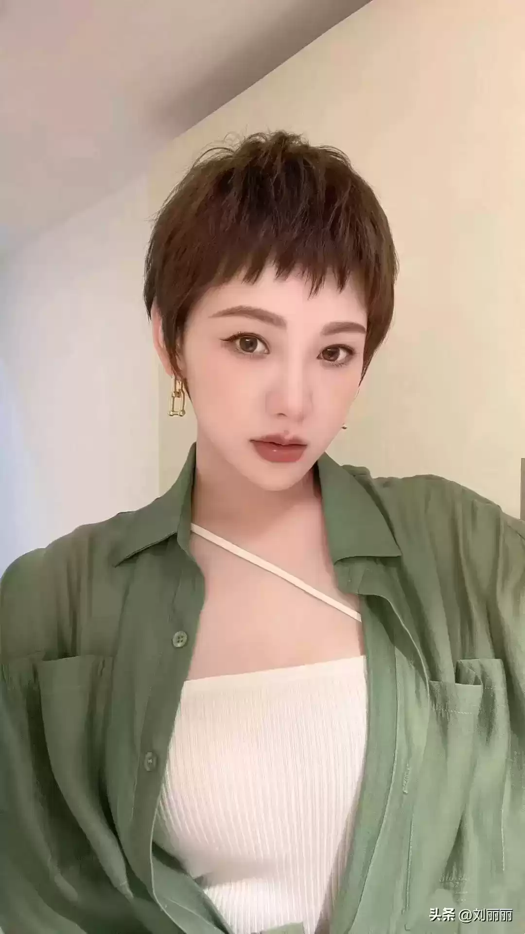 短发的穿衣搭配 别再对短发有偏见！这些造型让你一天被要3次链接