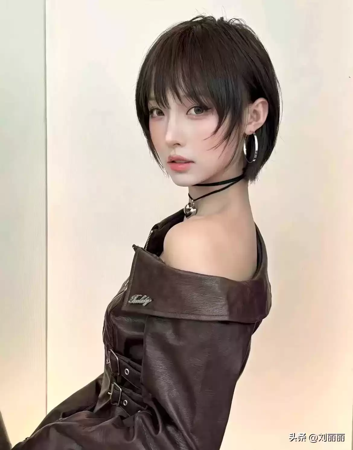 短发的穿衣搭配 别再对短发有偏见！这些造型让你一天被要3次链接