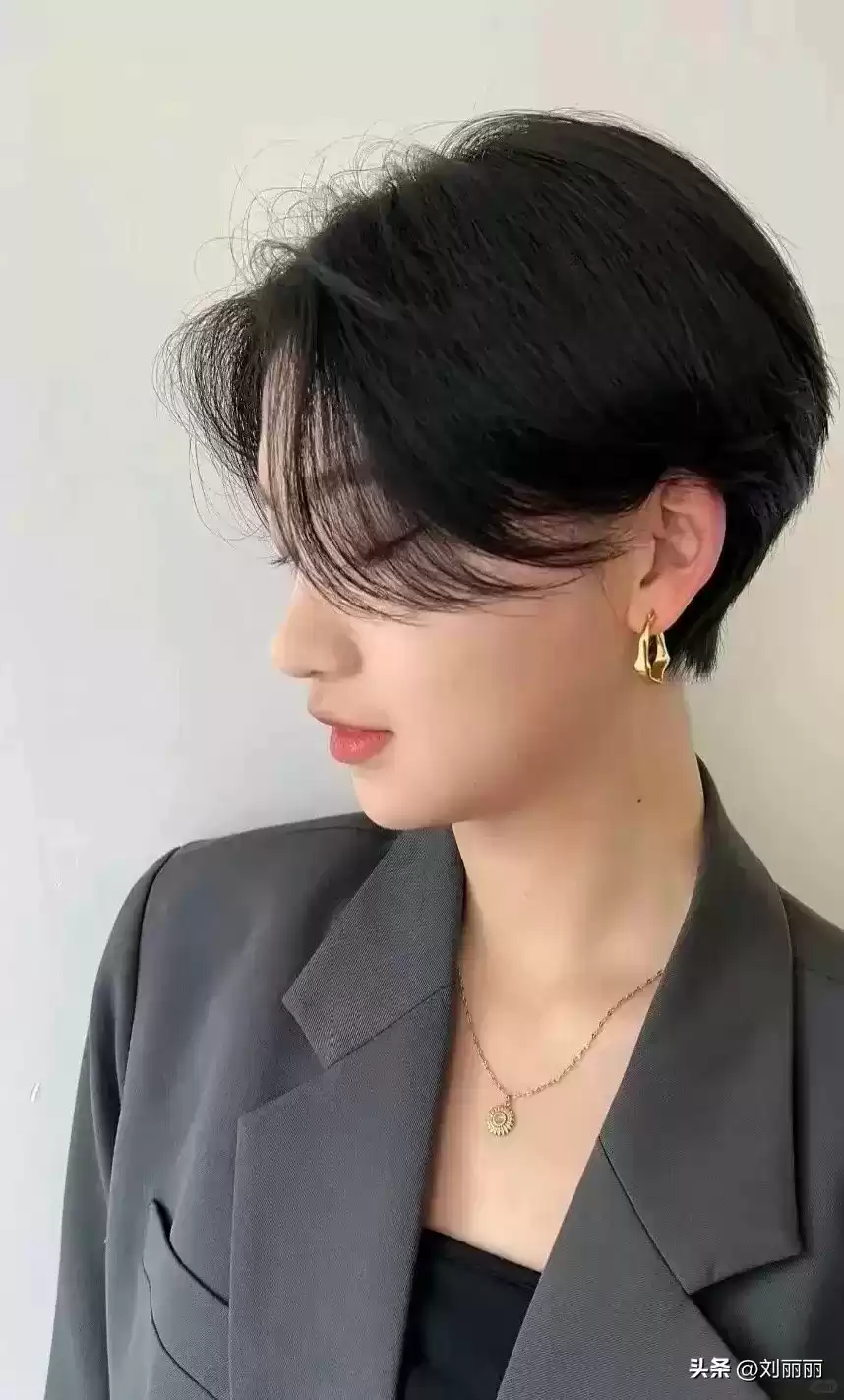 短发的穿衣搭配 别再对短发有偏见！这些造型让你一天被要3次链接