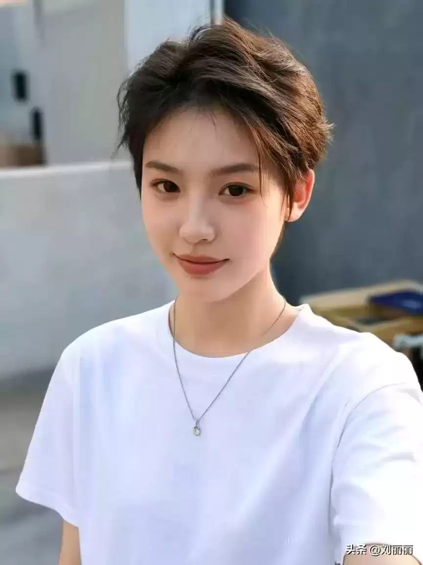 短发的穿衣搭配 别再对短发有偏见！这些造型让你一天被要3次链接