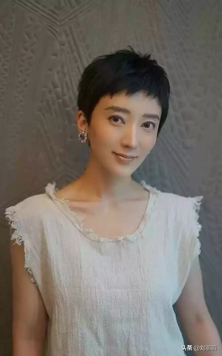 短发的穿衣搭配 别再对短发有偏见！这些造型让你一天被要3次链接