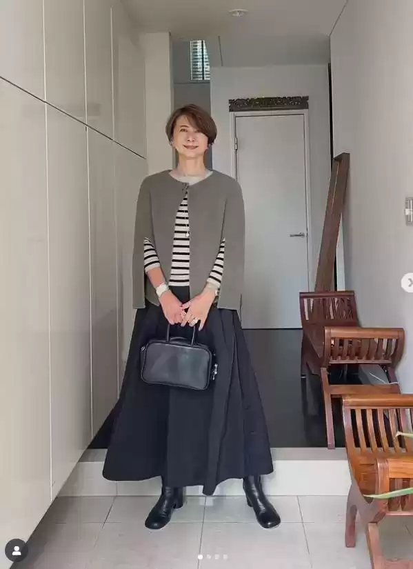 日本女人穿衣搭配 才发现日本主妇穿衣口诀：穿简不穿繁，少穿亮色，简单大方又耐看