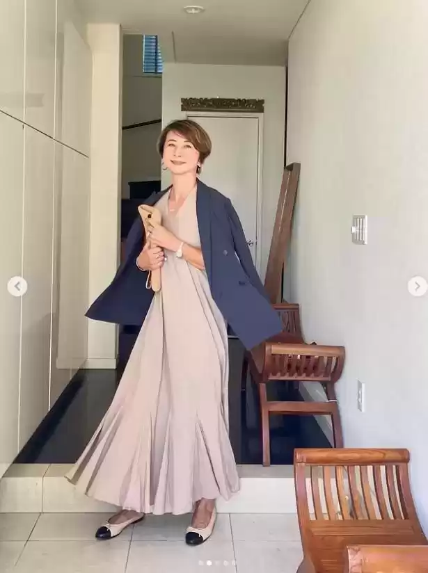 日本女人穿衣搭配 才发现日本主妇穿衣口诀：穿简不穿繁，少穿亮色，简单大方又耐看