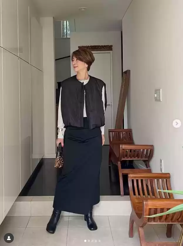 日本女人穿衣搭配 才发现日本主妇穿衣口诀：穿简不穿繁，少穿亮色，简单大方又耐看