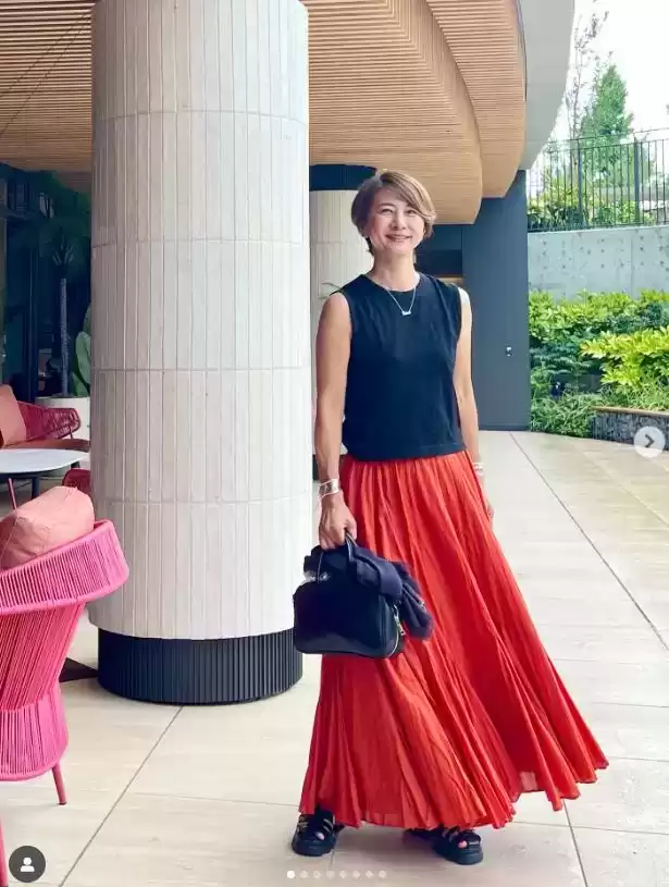 日本女人穿衣搭配 才发现日本主妇穿衣口诀：穿简不穿繁，少穿亮色，简单大方又耐看