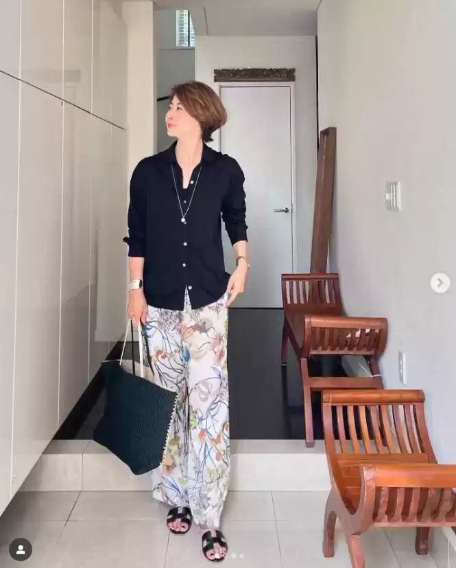 日本女人穿衣搭配 才发现日本主妇穿衣口诀：穿简不穿繁，少穿亮色，简单大方又耐看