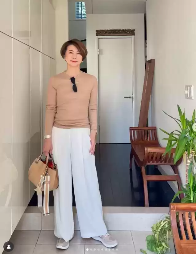 日本女人穿衣搭配 才发现日本主妇穿衣口诀：穿简不穿繁，少穿亮色，简单大方又耐看