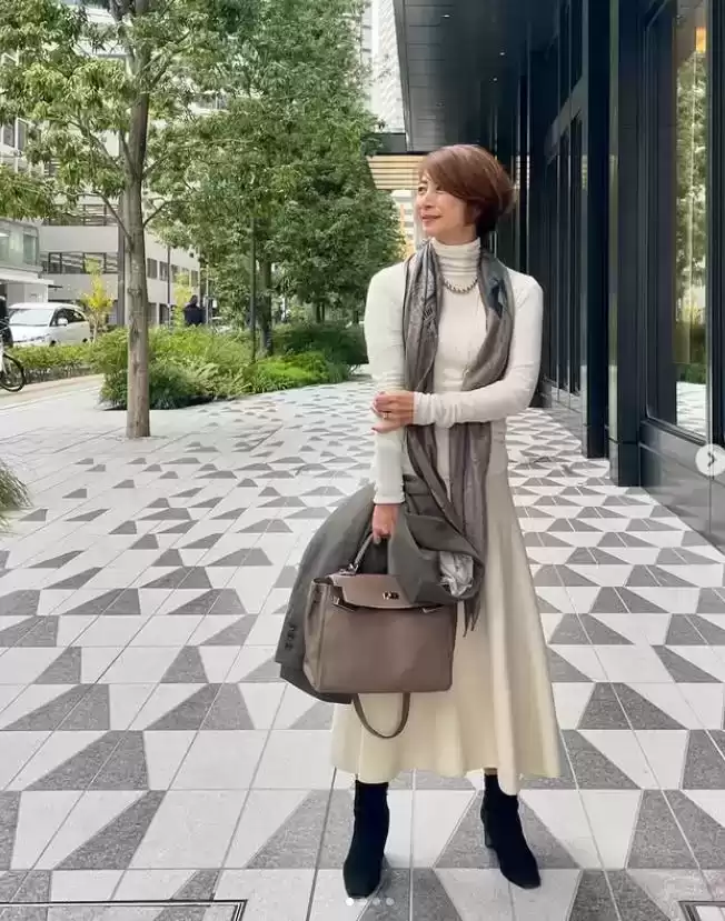 日本女人穿衣搭配 才发现日本主妇穿衣口诀：穿简不穿繁，少穿亮色，简单大方又耐看