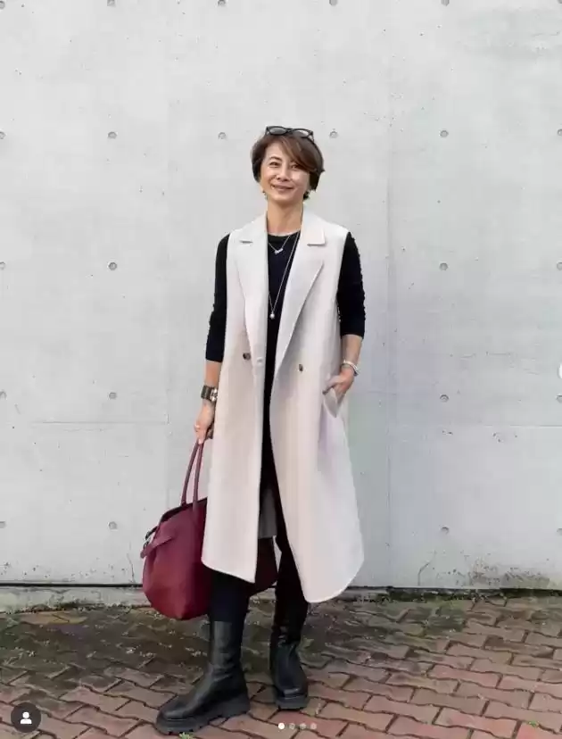 日本女人穿衣搭配 才发现日本主妇穿衣口诀：穿简不穿繁，少穿亮色，简单大方又耐看