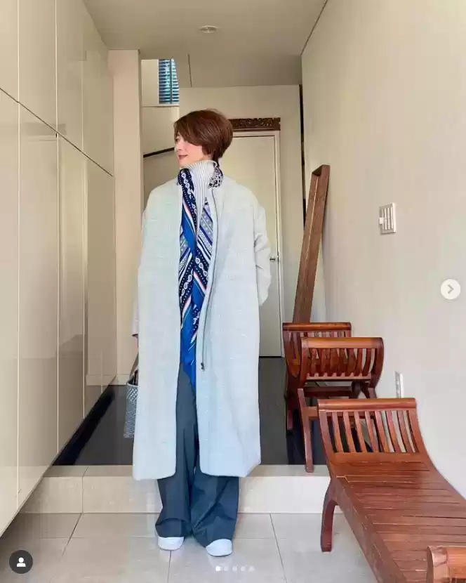 日本女人穿衣搭配 才发现日本主妇穿衣口诀：穿简不穿繁，少穿亮色，简单大方又耐看