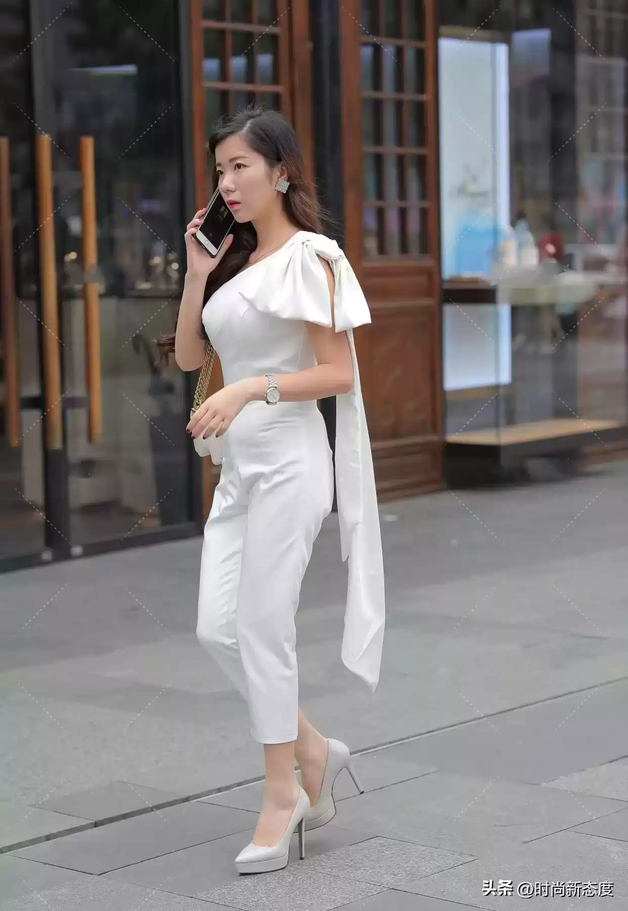 少女穿衣搭配 看上海女生的打扮，我悟了：穿衣不松垮，首饰不戴金，更高级得体