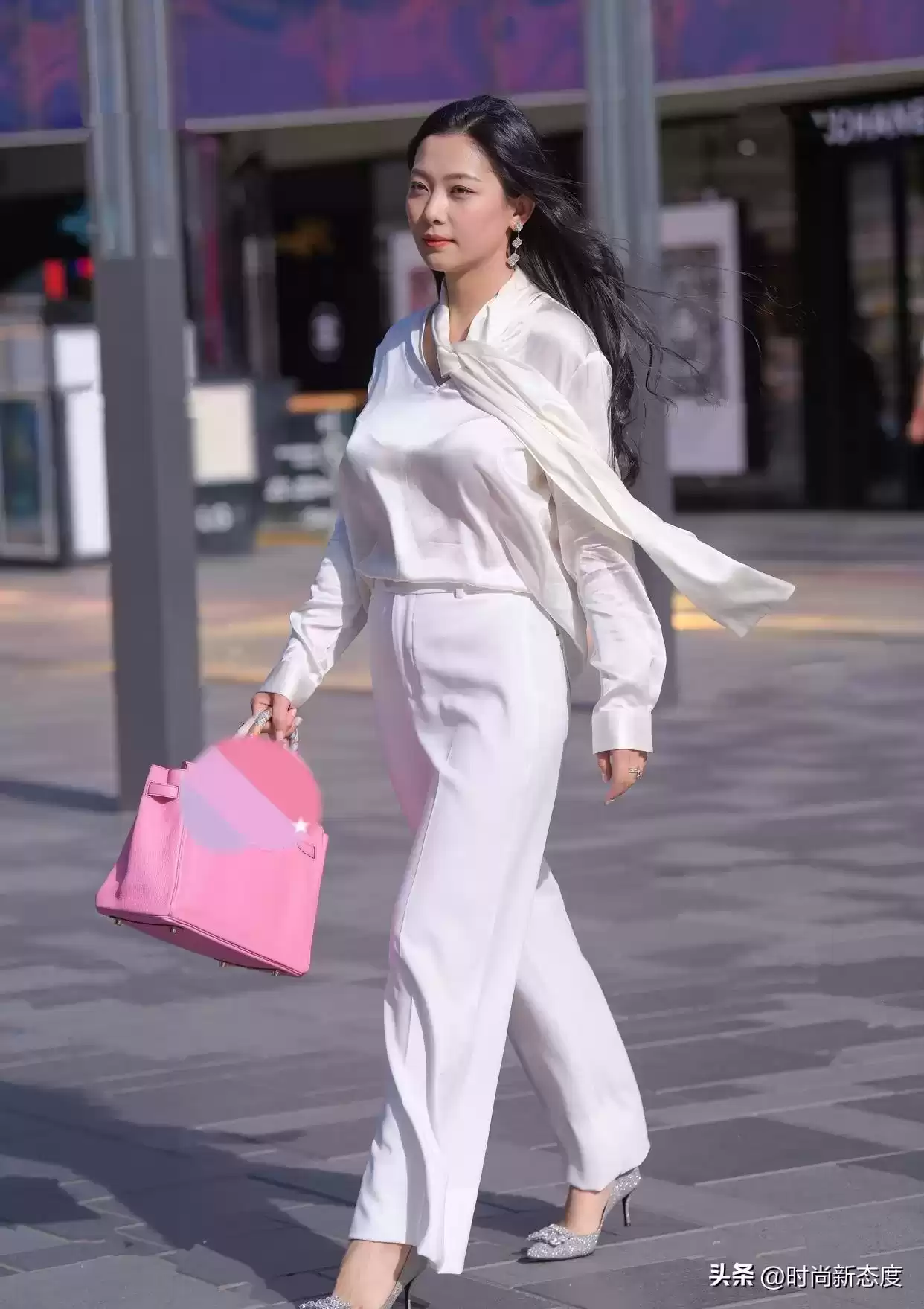 少女穿衣搭配 看上海女生的打扮，我悟了：穿衣不松垮，首饰不戴金，更高级得体