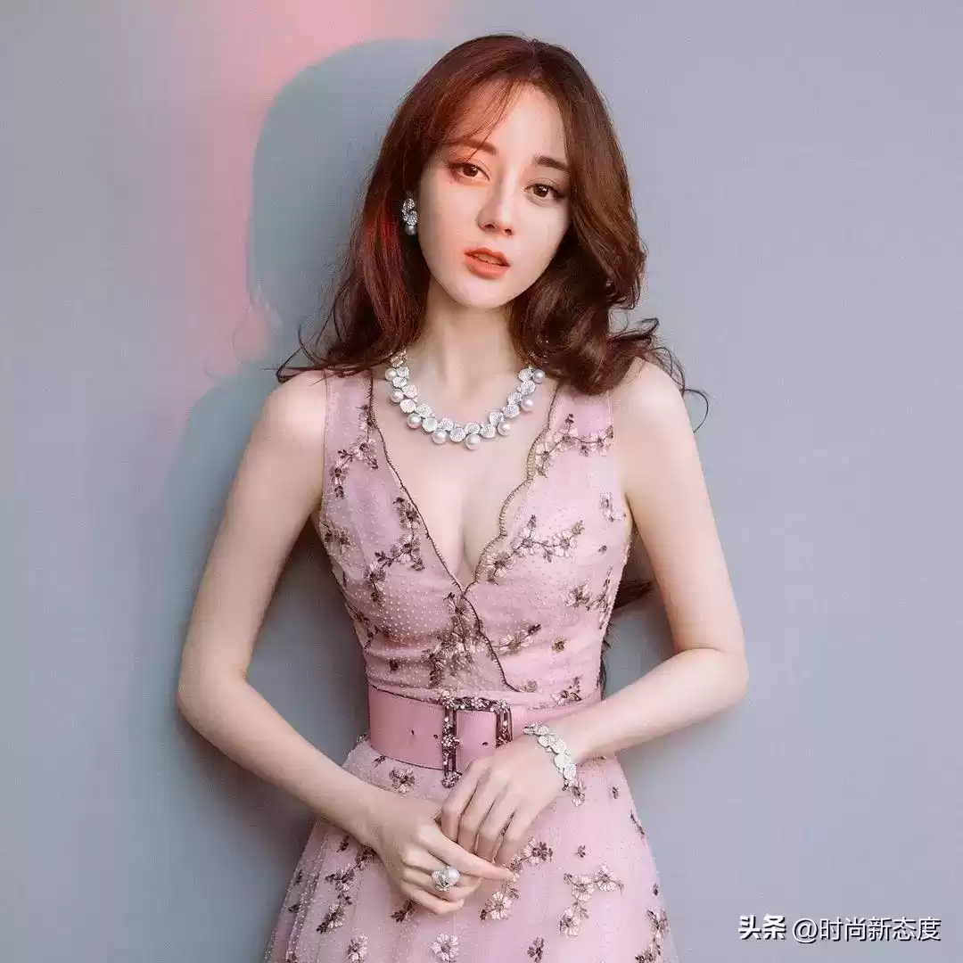 少女穿衣搭配 看上海女生的打扮，我悟了：穿衣不松垮，首饰不戴金，更高级得体