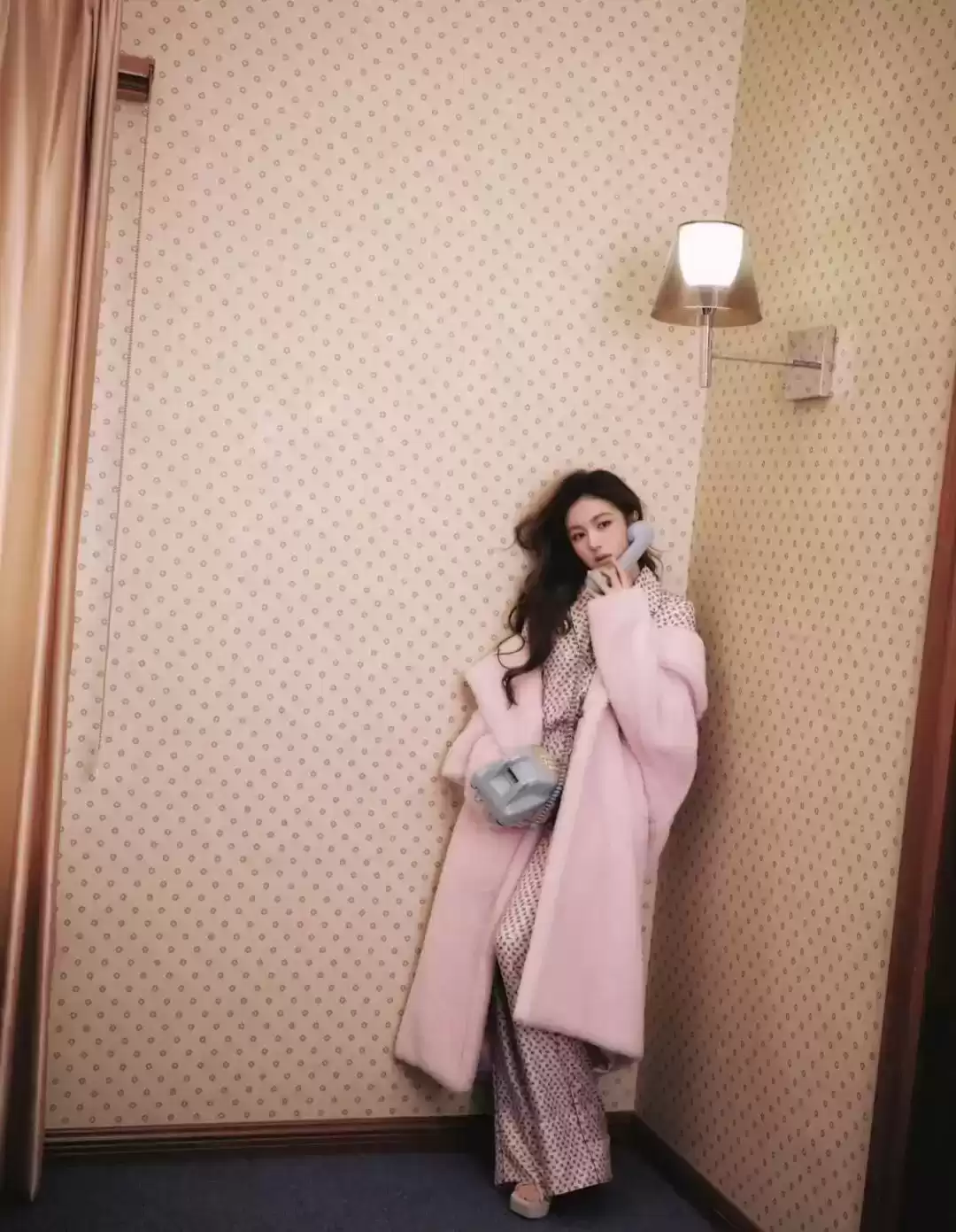 女生冬天穿衣搭配 要时髦也要保暖！女明星们的冬日杀手锏