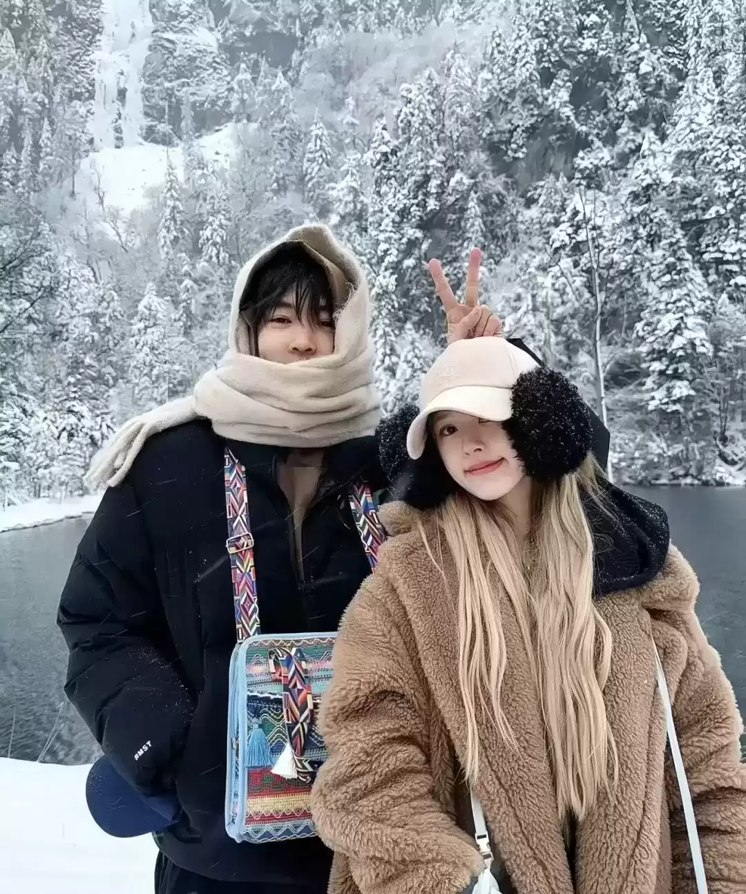 女生冬天穿衣搭配 要时髦也要保暖！女明星们的冬日杀手锏