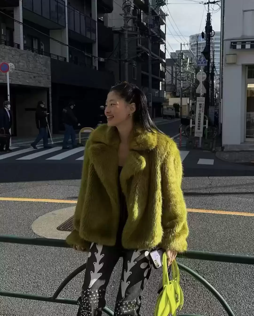 女生冬天穿衣搭配 要时髦也要保暖！女明星们的冬日杀手锏