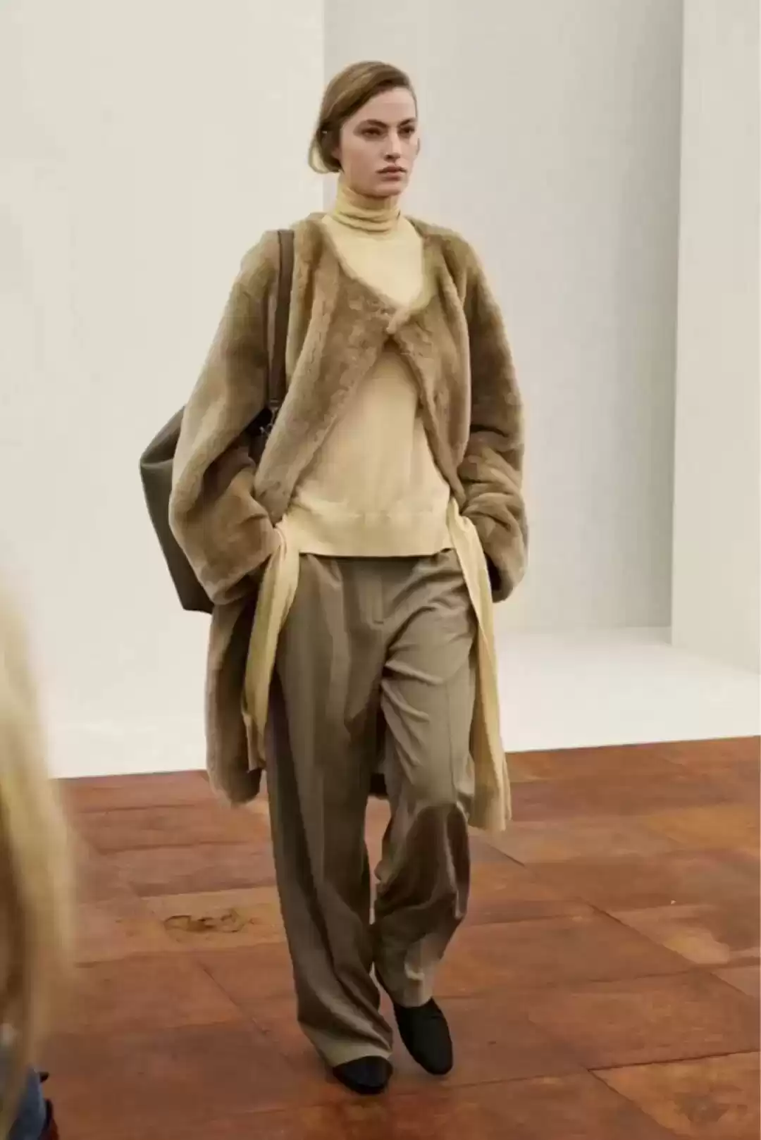 女生冬天穿衣搭配 要时髦也要保暖！女明星们的冬日杀手锏