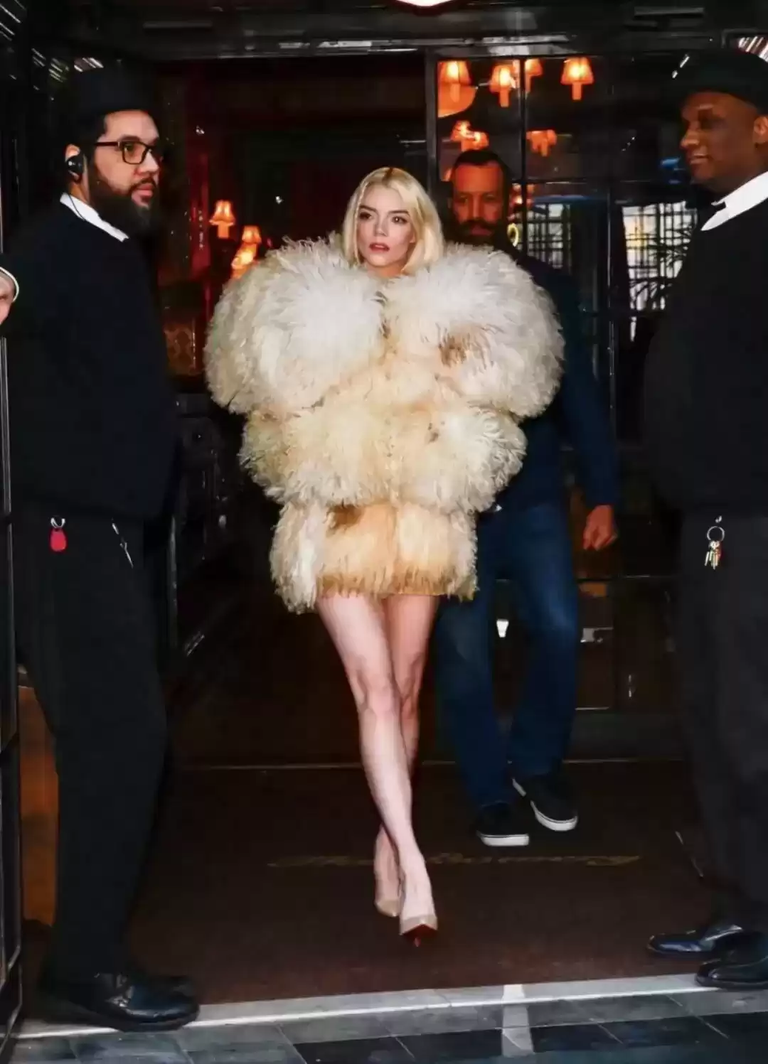 女生冬天穿衣搭配 要时髦也要保暖！女明星们的冬日杀手锏