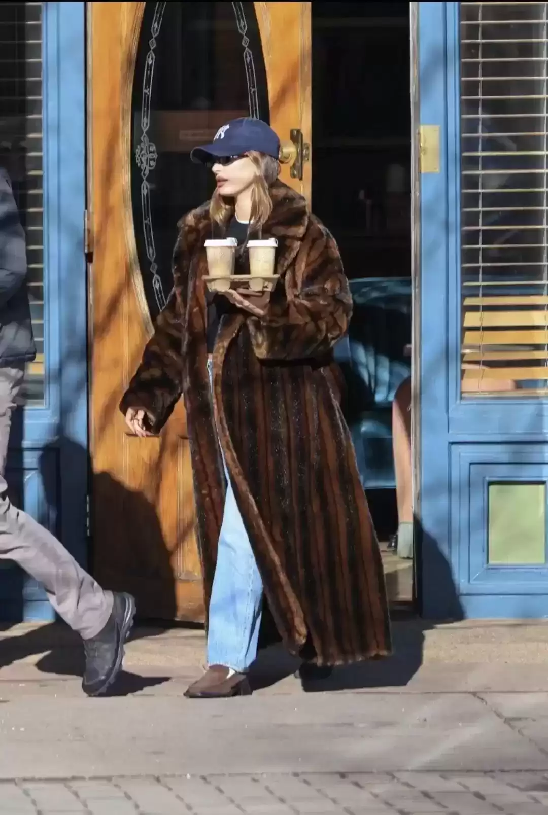 女生冬天穿衣搭配 要时髦也要保暖！女明星们的冬日杀手锏