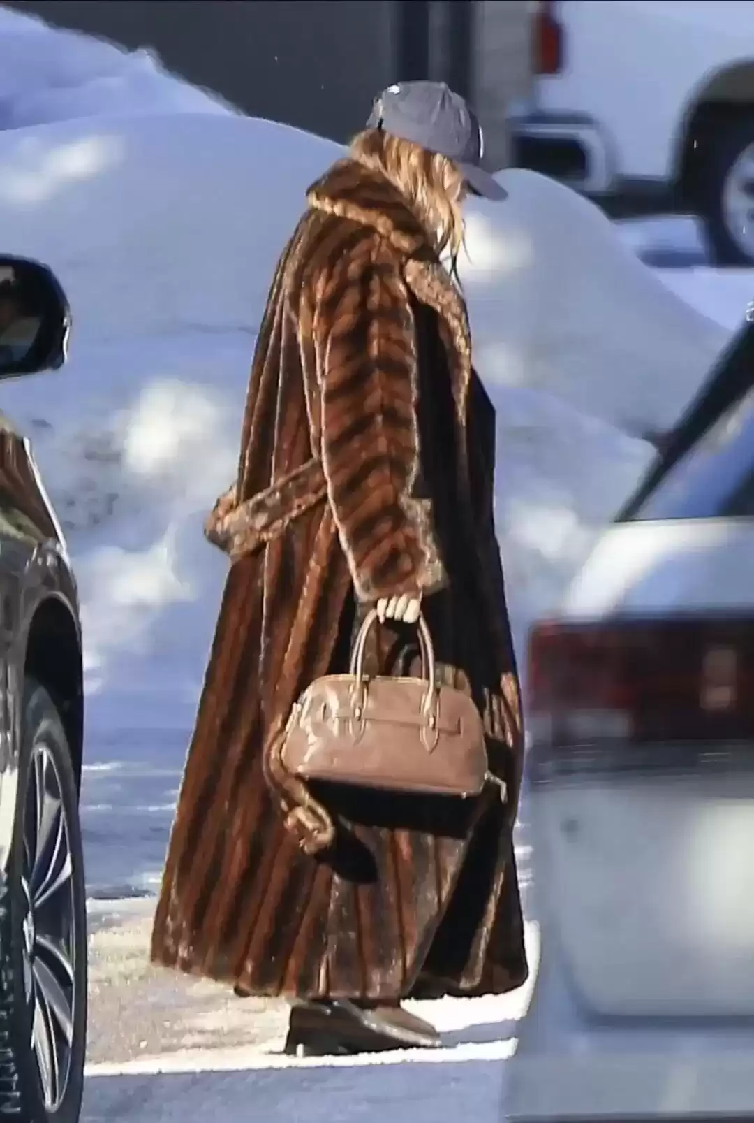 女生冬天穿衣搭配 要时髦也要保暖！女明星们的冬日杀手锏