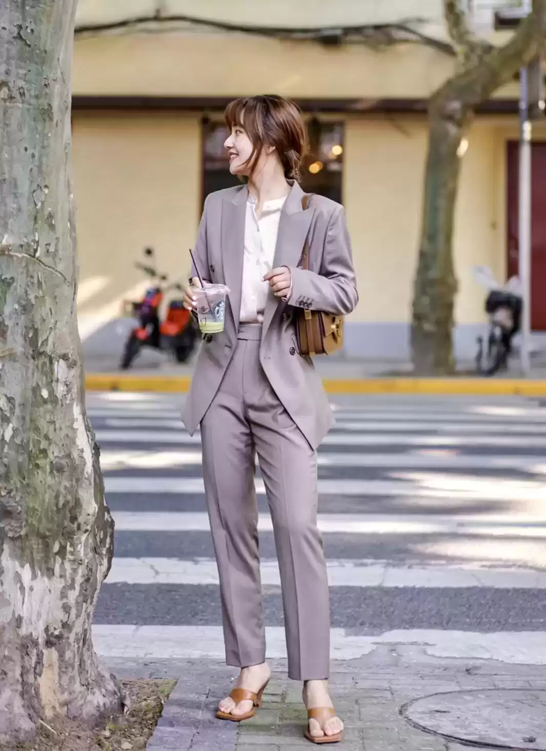 155cm女生的穿衣搭配：微胖身材的时尚穿搭秘诀