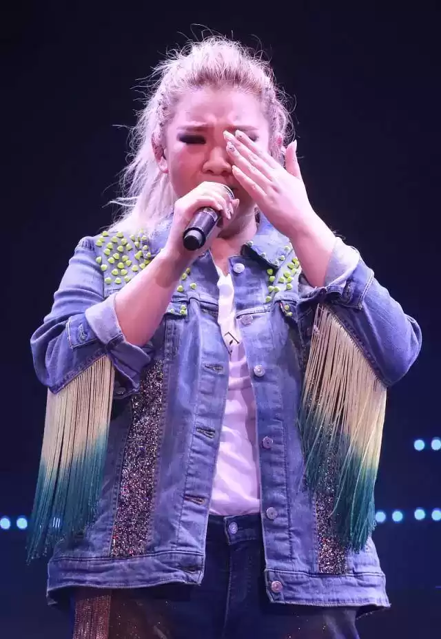 自信穿搭指南：胖女生街头风采，身材不是限制！