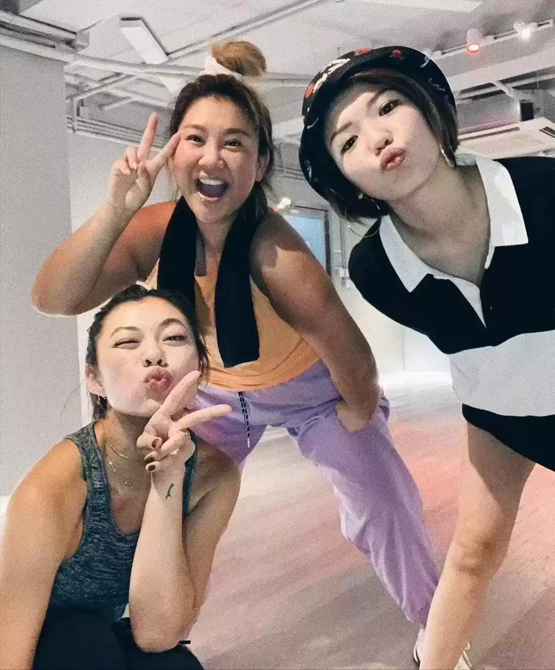 自信穿搭指南：胖女生街头风采，身材不是限制！