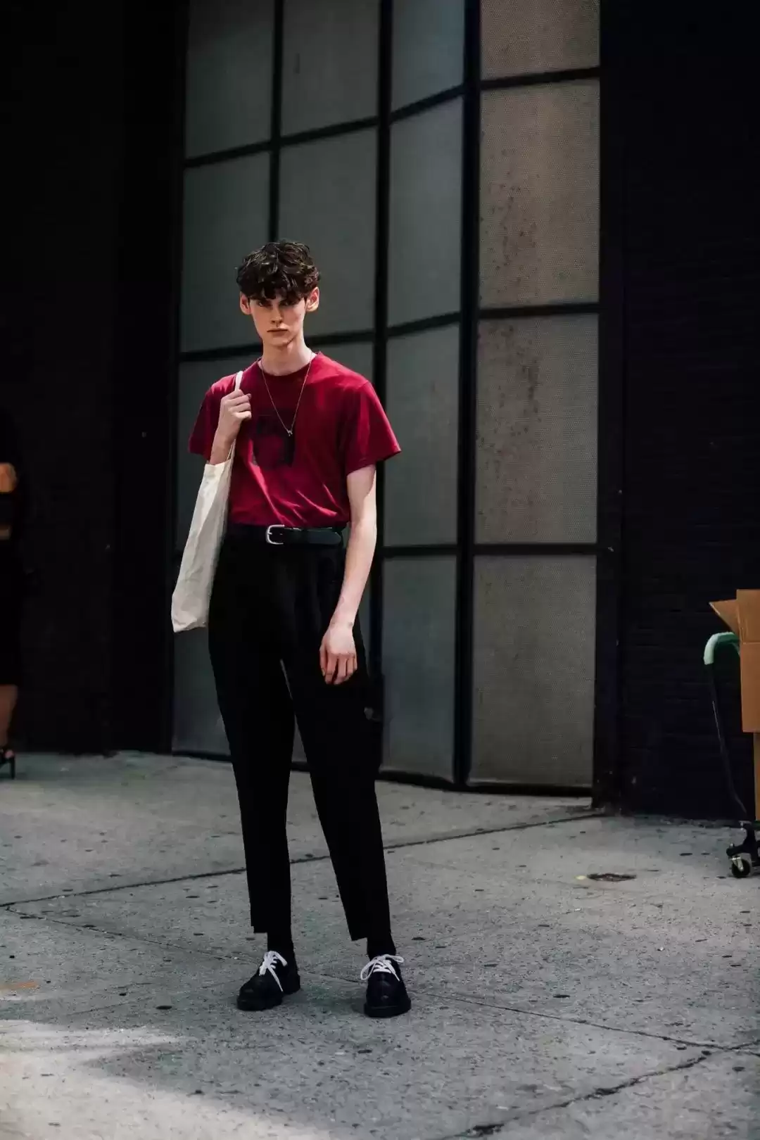 瘦人穿衣搭配终极指南：告别瘦弱印象，打造自信造型