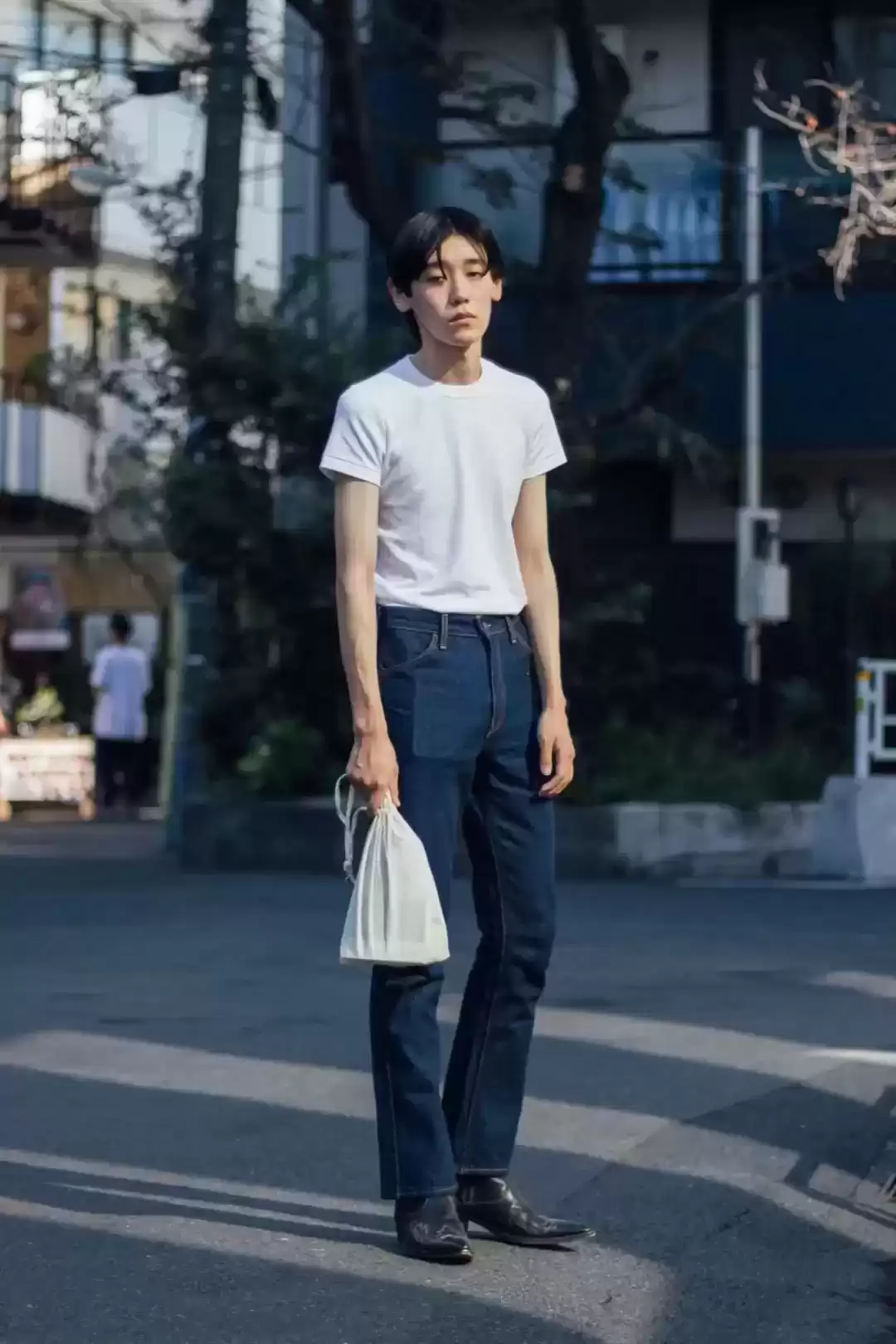 瘦人穿衣搭配终极指南：告别瘦弱印象，打造自信造型