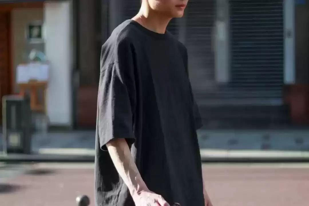 瘦人穿衣搭配终极指南:告别瘦弱印象,打造自信造型 瘦人穿衣搭配终极指南:告别瘦弱印象,打造自信造型