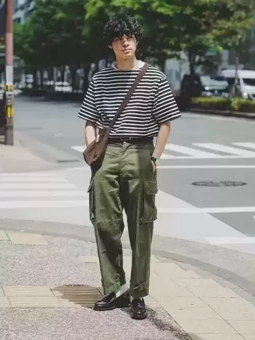 瘦人穿衣搭配终极指南：告别瘦弱印象，打造自信造型