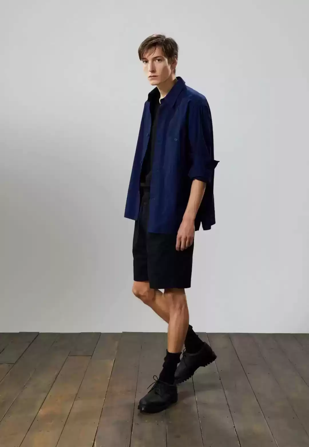 瘦人穿衣搭配终极指南：告别瘦弱印象，打造自信造型