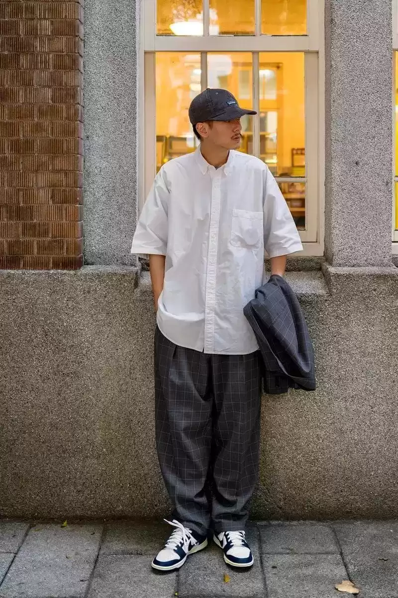 余文乐同款潮流：台湾博主Scott的简约穿搭解析