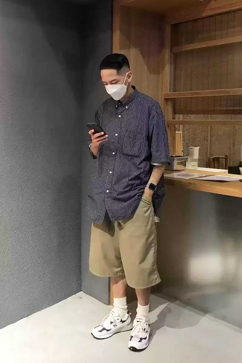 余文乐同款潮流：台湾博主Scott的简约穿搭解析