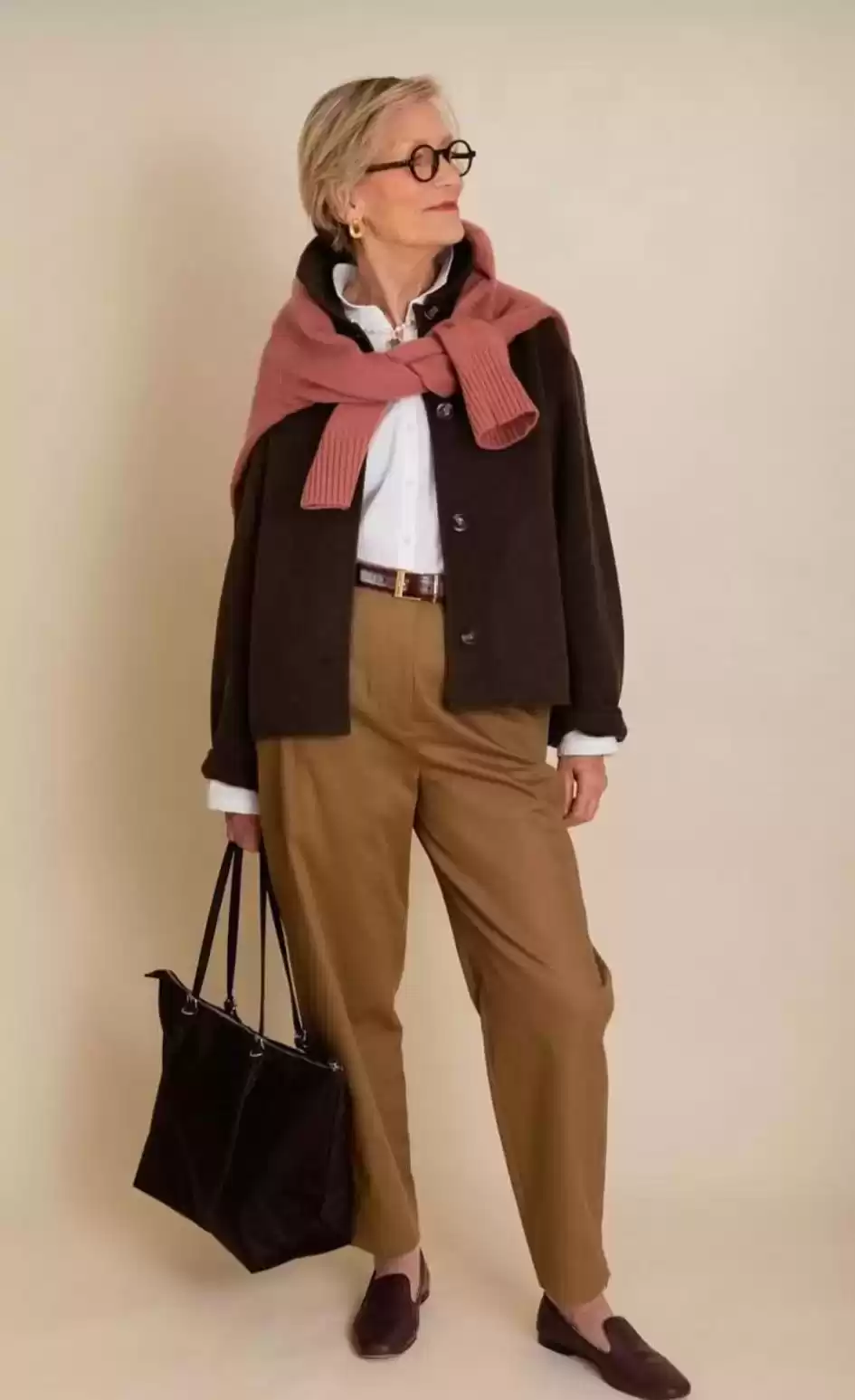 五种体型穿衣搭配 等你老了，远离“大锅乱炖”穿搭，气质穿搭从来都是越简单越高级