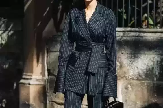 腿短女生穿搭秘籍：腰粗腿短体型差完美解决方案