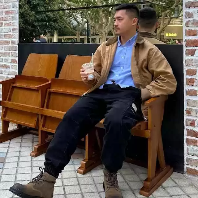 偏瘦男生穿搭攻略:卫衣毛衣失宠?今年工装夹克才是真香选择