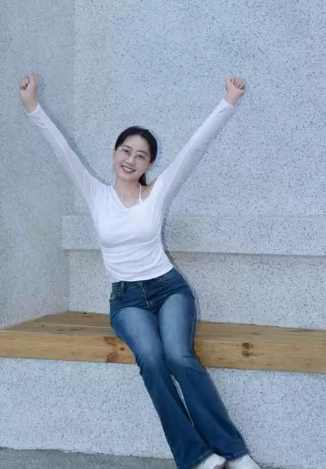 高挑身材女性穿搭秘籍:这几套搭配太吸睛,女星都在偷偷学!