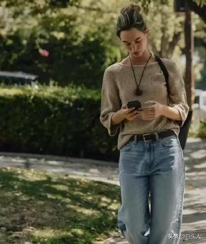 秋冬弯刀裤穿搭秘籍:胯宽腿粗隐形术,百搭时髦超简单